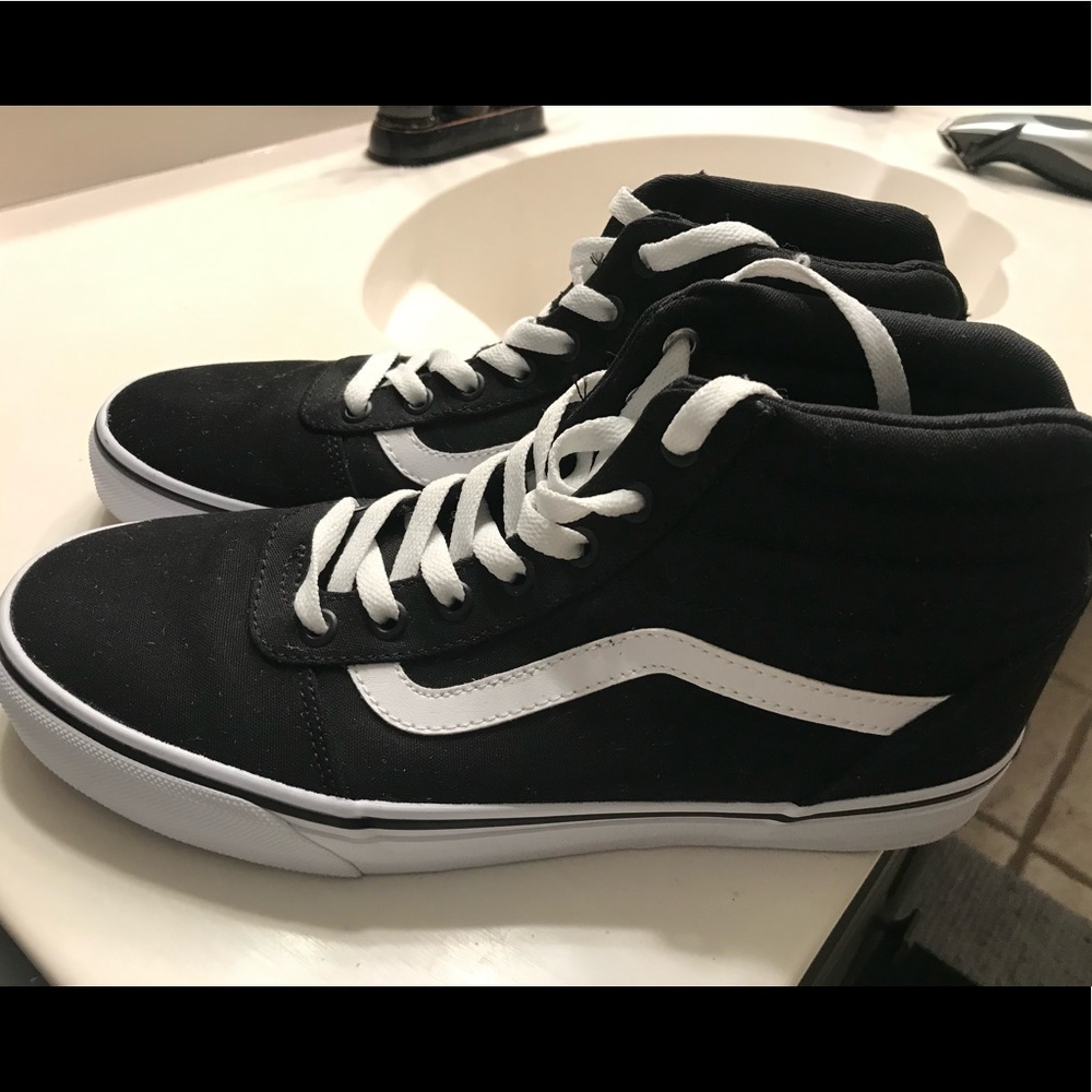 ⚡️ Flash Sale⚡️Black high top vans
